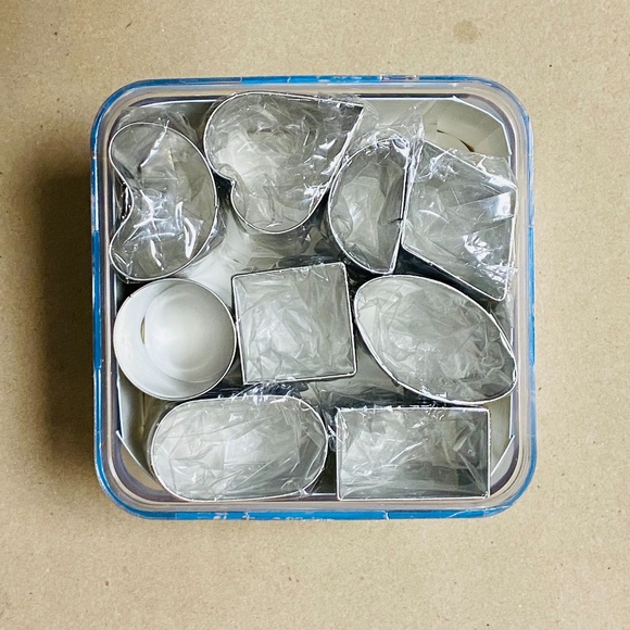 Ateco - Set of Petit Four Cutters - Almost Brand New and Barely Used! - Picture 2 of 3